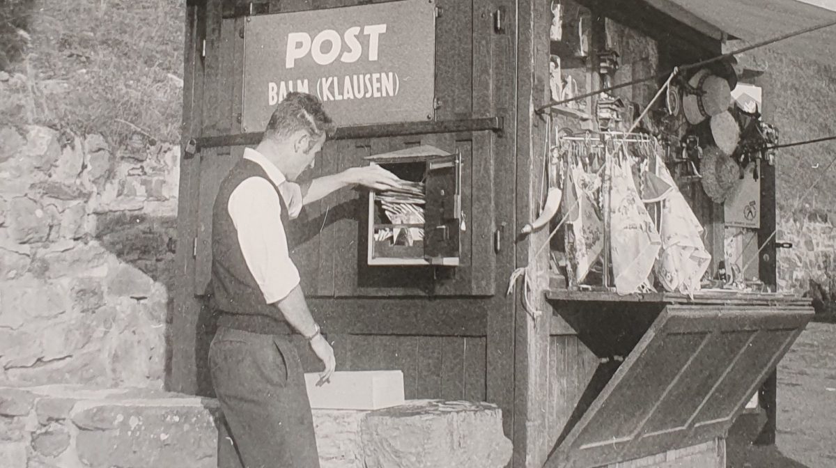 Walter Schuler am Briefkasten 1964